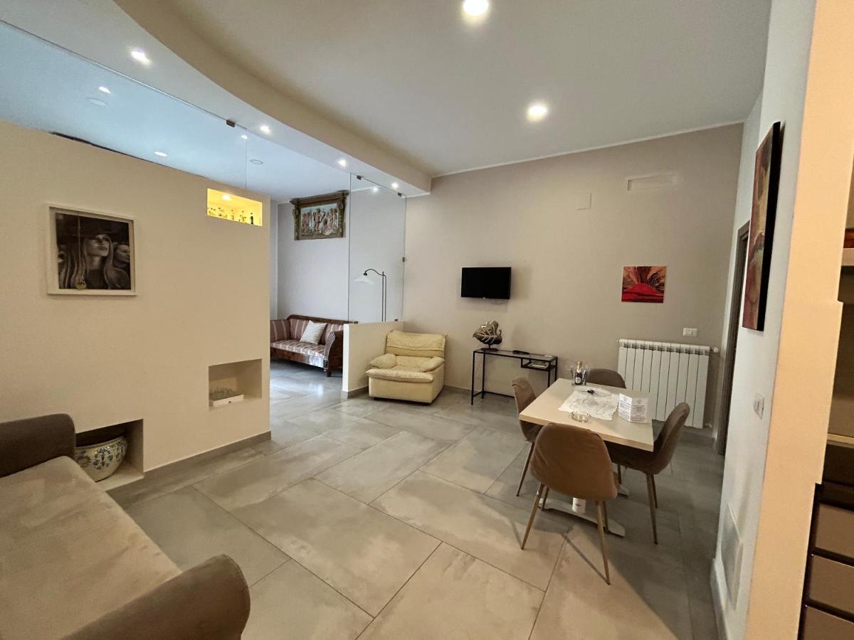 questo rinascimento CASA BRIGITTE Napoli Esterno foto